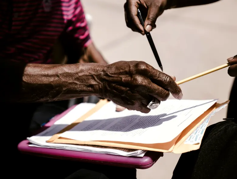 Contrato lido em conjunto, cláusula a cláusula